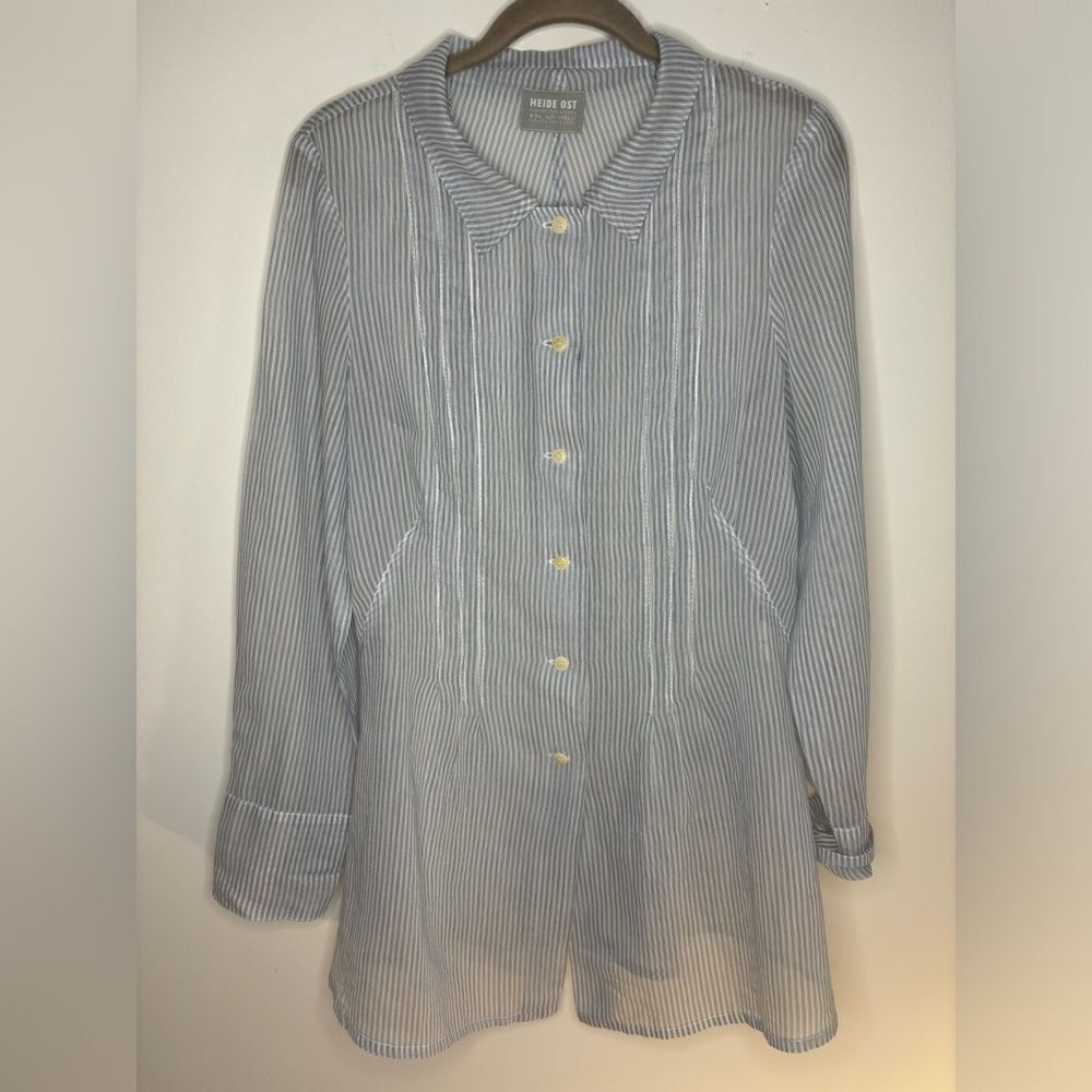 Heidi Ost EUC blue/white striped pleated button down dress shirt Size Small